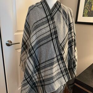 Chic Black and Gray Plaid Shawl